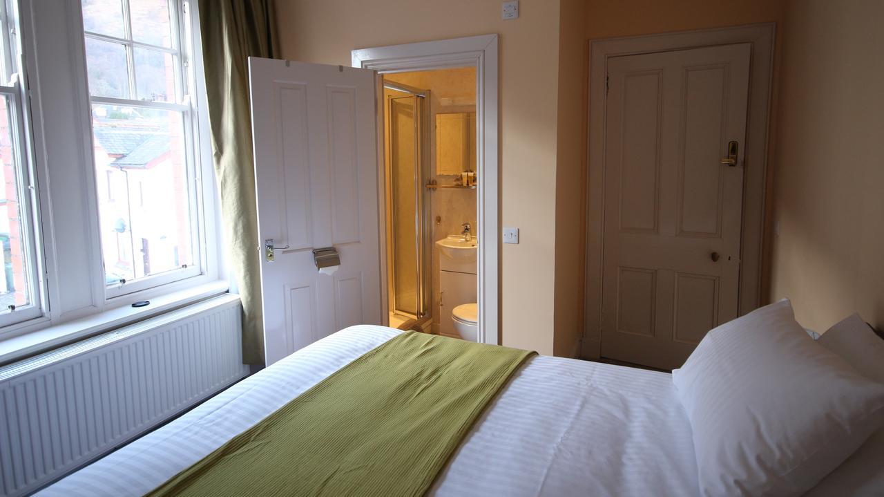 The Bank House Bed & Breakfast Кинлохлевън Екстериор снимка