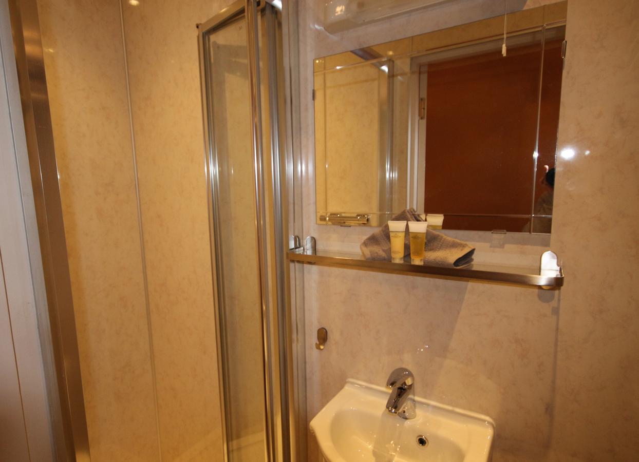 The Bank House Bed & Breakfast Кинлохлевън Екстериор снимка