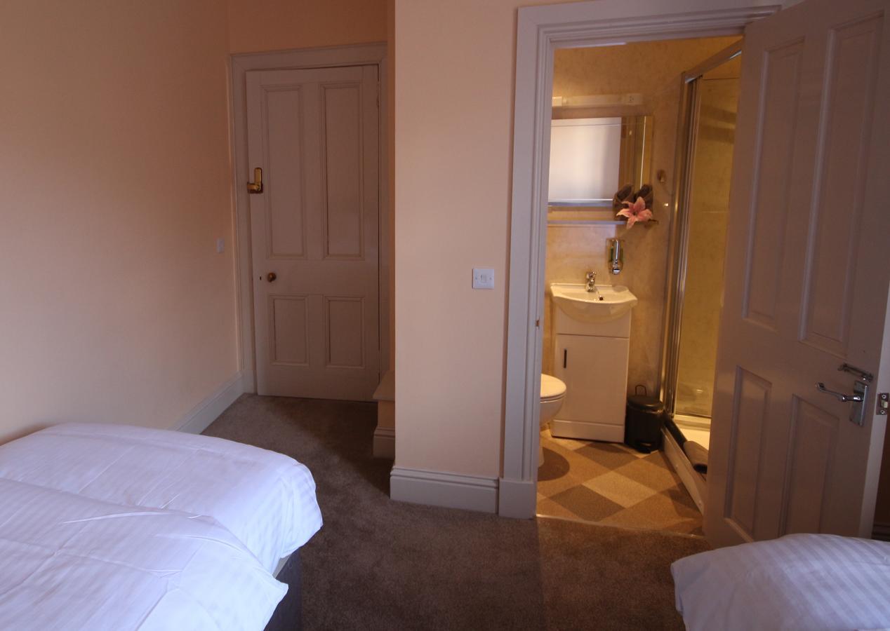 The Bank House Bed & Breakfast Кинлохлевън Екстериор снимка