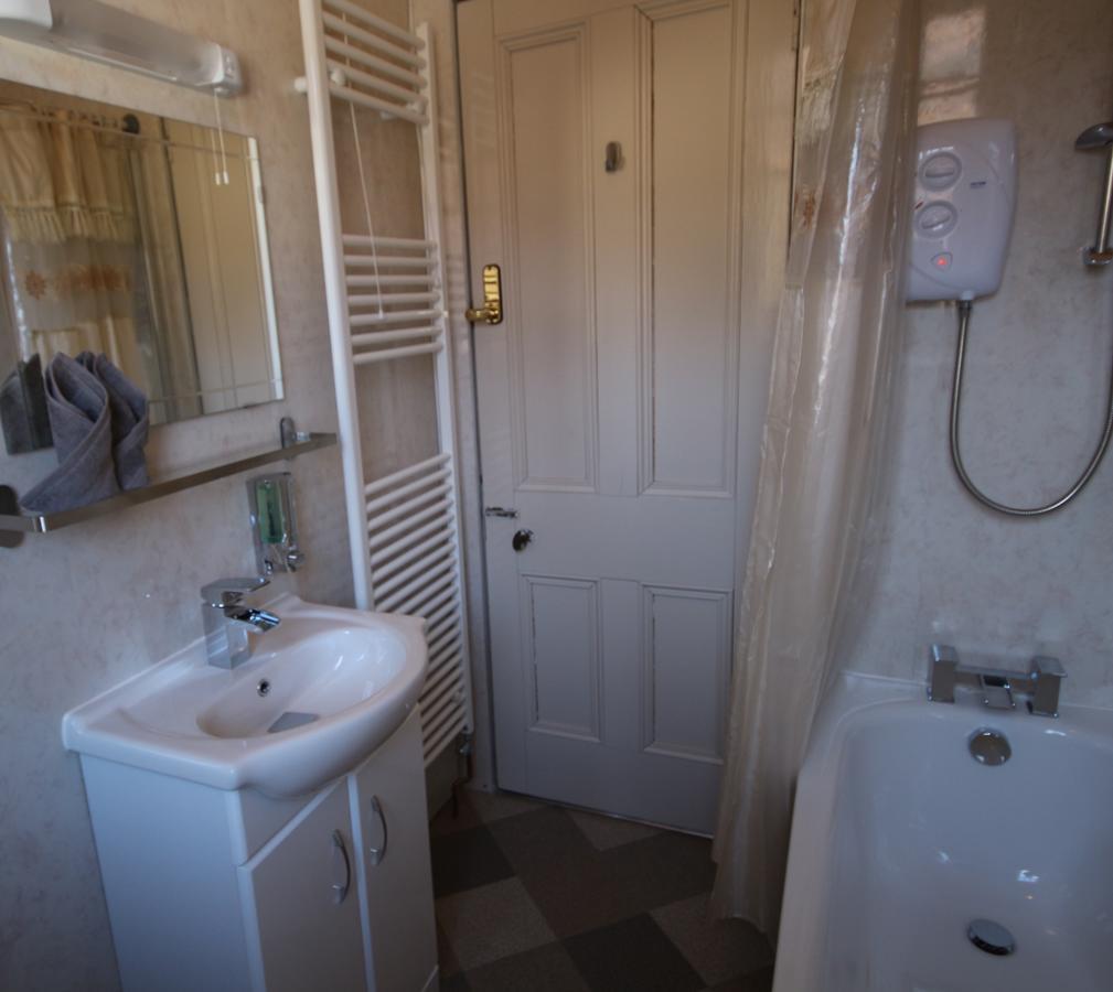 The Bank House Bed & Breakfast Кинлохлевън Екстериор снимка