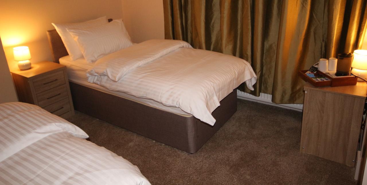 The Bank House Bed & Breakfast Кинлохлевън Екстериор снимка